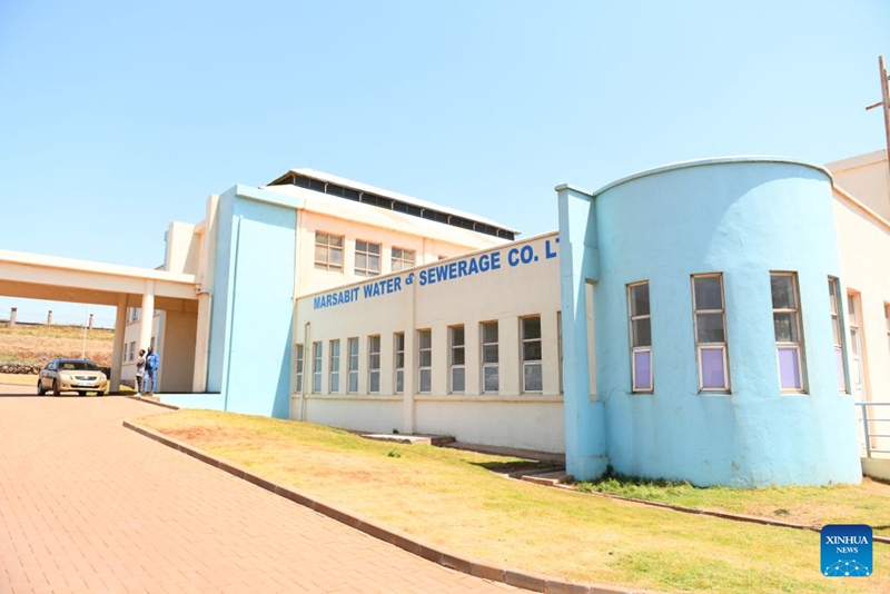 Picha iliyopigwa Julai 14, 2026 ikionyesha jengo la ofisi ya Kampuni ya Huduma za Maji ya Kaunti ya Marsabit, iliyojengwa na Kampuni ya Ujenzi wa Umeme ya China, Marsabit, Kenya. (Xinhua/Liu Qiong)