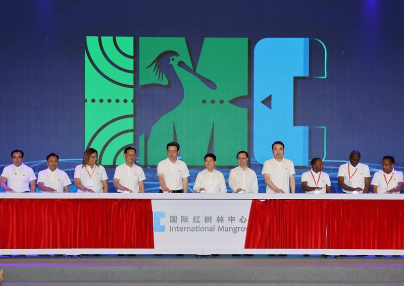 Picha hii iliyopigwa Julai 26, 2026 ikionesha hafla ya kuzinduliwa kwa Kituo cha Kimataifa cha Mikoko huko Shenzhen mkoani Guangdong, kusini mwa China. (Xinhua/Liang Xu)