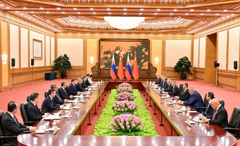 Rais wa China Xi Jinping akifanya mazungumzo na Rais wa Slovakia Peter Pellegrini, ambaye yuko katika ziara ya kiserikali nchini China, kwenye Jumba la Mikutano ya Umma la Beijing, Julai 28, 2026. (Xinhua/Yin Bogu)