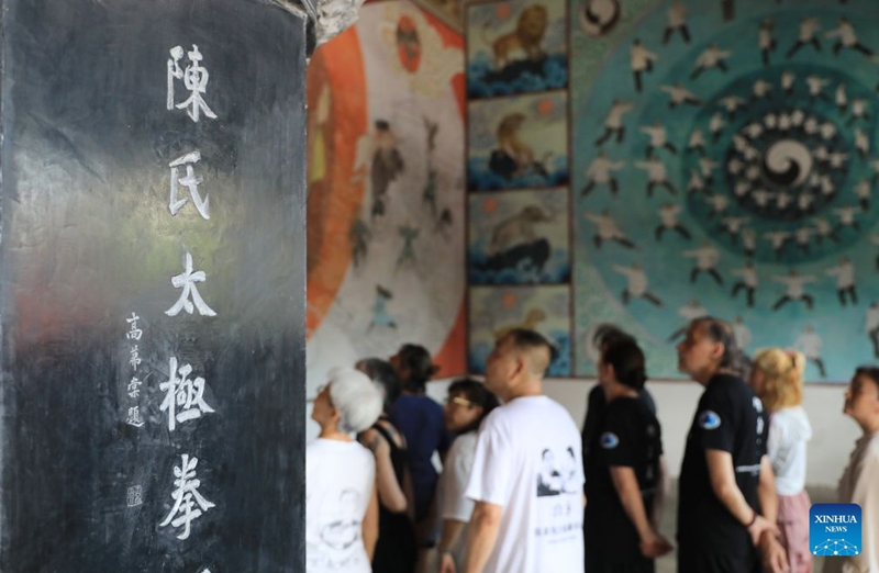 Wapenda Tai Chi kutoka nchi mbalimbali wafanya uzoefu wa Michezo ya Wushu ya China huko Chenjiagou Henan