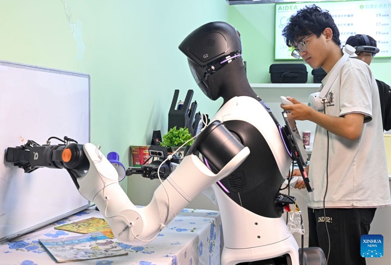 Roboti za AI zafunzwa katika mazingira ya ulimwengu-halisi mjini Shanghai, China