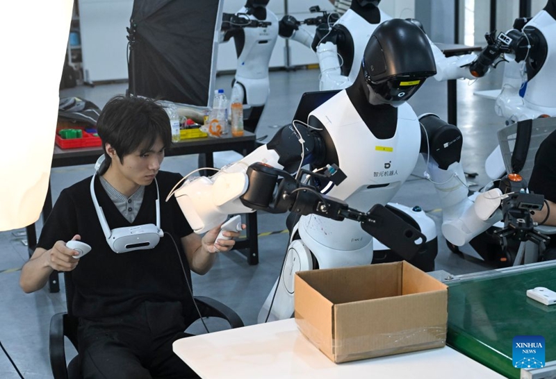 Roboti za AI zafunzwa katika mazingira ya ulimwengu-halisi mjini Shanghai, China
