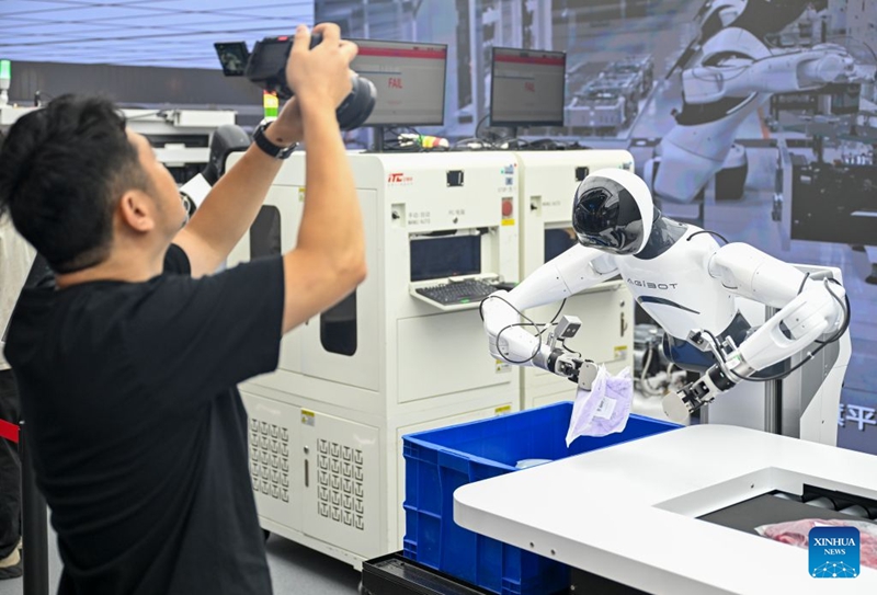 Roboti za AI zafunzwa katika mazingira ya ulimwengu-halisi mjini Shanghai, China