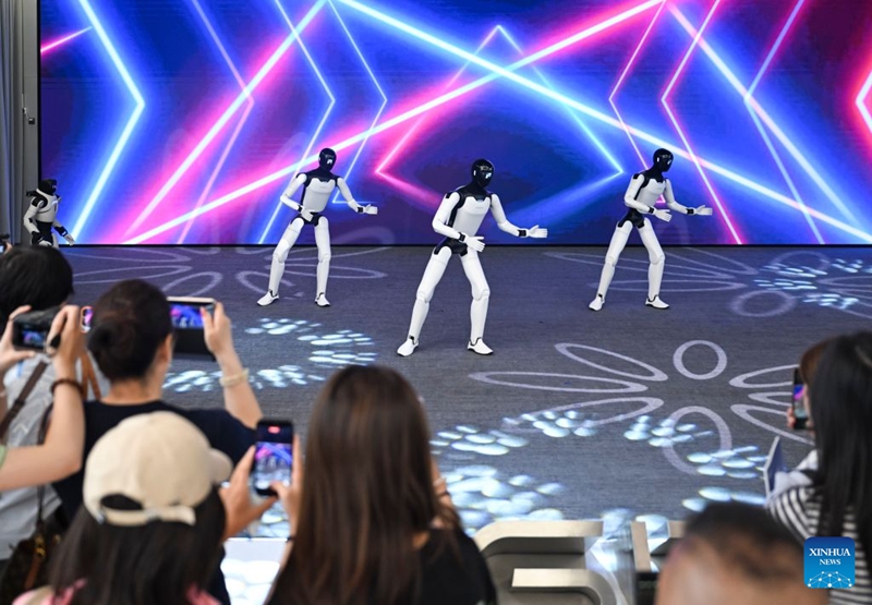 Roboti za AI zafunzwa katika mazingira ya ulimwengu-halisi mjini Shanghai, China