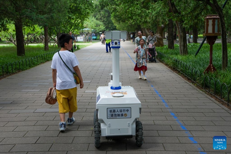 ChinaVumbuzi |  Roboti mpya zaonekana kwenye Bustani ya Tiantan mjini Beijing