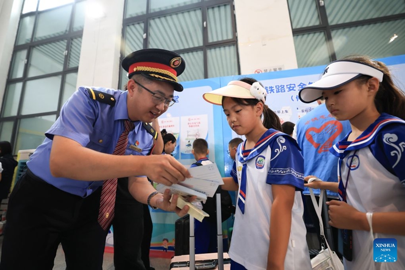 Treni ya kutoka Heilongjiang hadi Beijing yaandaliwa kwa ajili ya ziara ya masomo ya wanafunzi na walimu