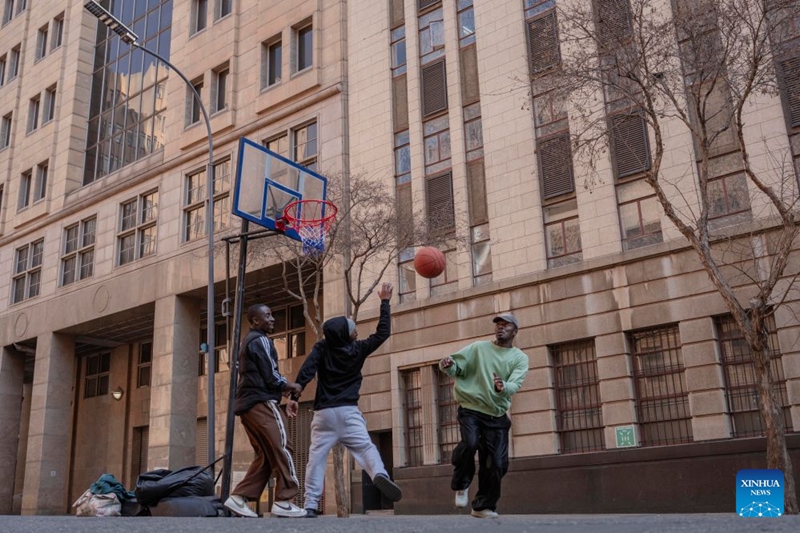 Shughuli ya muda usio na uendeshaji wa magari mitaani yafanyika Johannesburg, Afrika Kusini