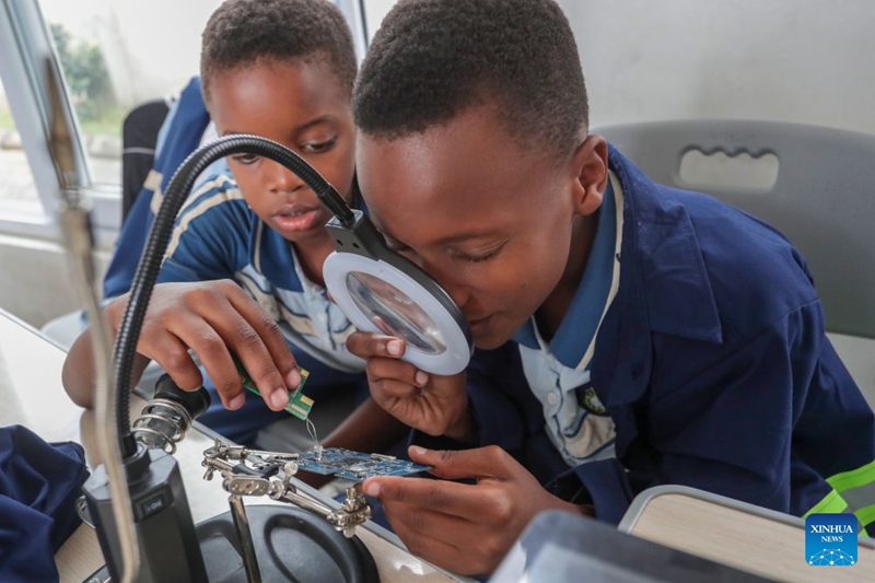 Kujifunza kwa kufanya vitendo kwawaandaa watoto wa Tanzania kwa ajili ya siku zijazo