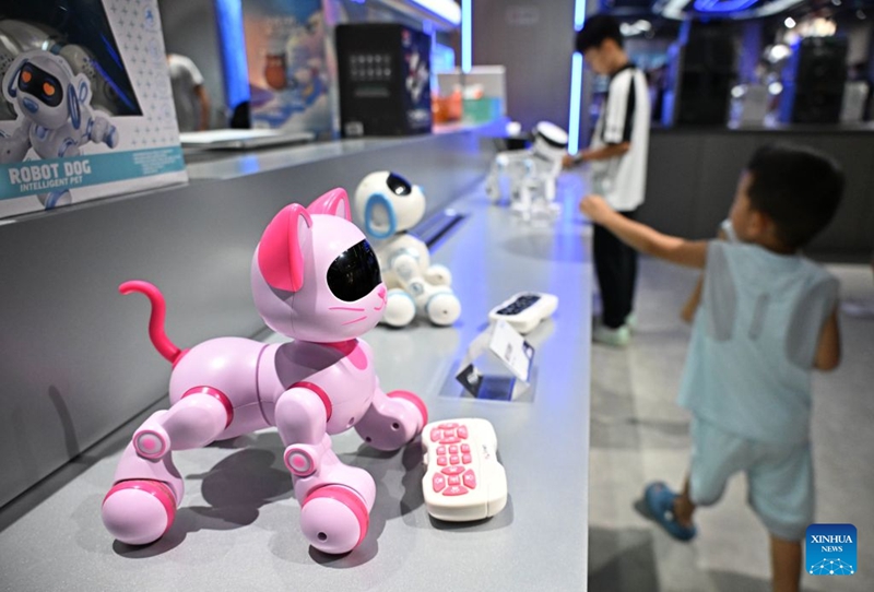 Duka la kwanza la kujaribu na kupata huduma za roboti 6S mjini Qingdao, China lafunguliwa