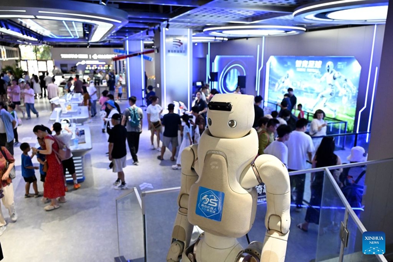 Duka la kwanza la kujaribu na kupata huduma za roboti 6S mjini Qingdao, China lafunguliwa