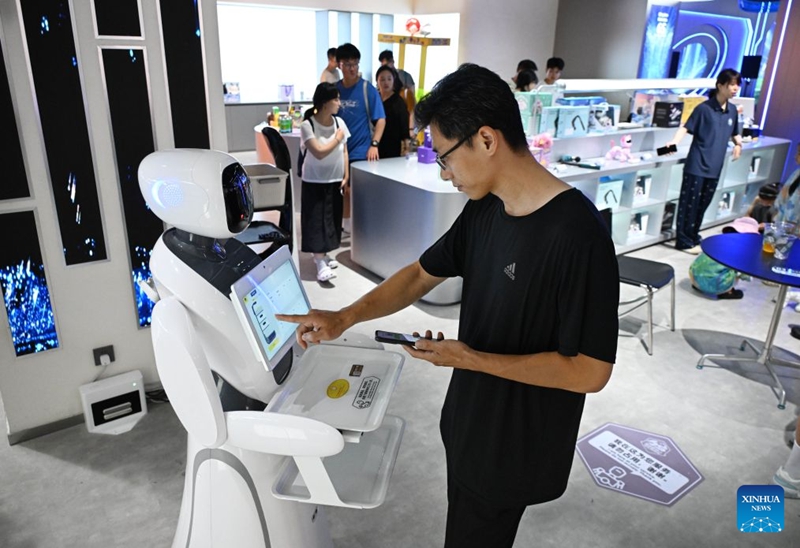 Duka la kwanza la kujaribu na kupata huduma za roboti 6S mjini Qingdao, China lafunguliwa