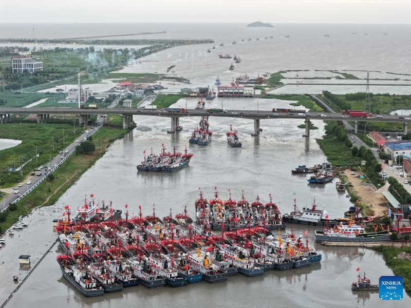 Meli za uvuvi zafunga safari kuelekea Bahari ya Manjano kuvua samaki baada ya marufuku ya uvuvi kuondolewa mkoani Jiangsu, China