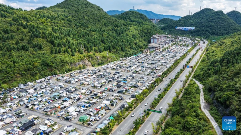 Mji wa Bijie waendeleza shughuli za kupigakambi za magari ya RV ili kuchochea utalii wa majira ya joto mkoani Guizhou, China