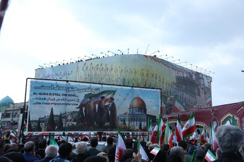 Watu wakihudhuria hafla ya mazishi ya kamanda wa IRGC, ambaye aliuawa katika mashambulizi ya Marekani na Israel, Tehran, Iran, Aprili 1, 2026. (Xinhua/Sha Dati)