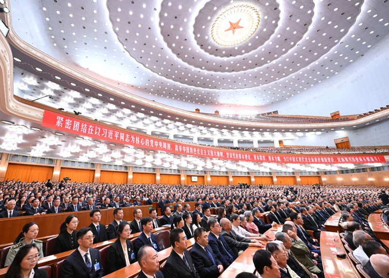 Mkutano mkuu wa kumbukumbu ya miaka mia moja ya kuzaliwa kwa kiongozi marehemu Jiang Zemin ukifanyika kwenye Jumba la Mikutano ya Umma la Beijing, Agosti 17, 2026. (Xinhua/Li Xiang)