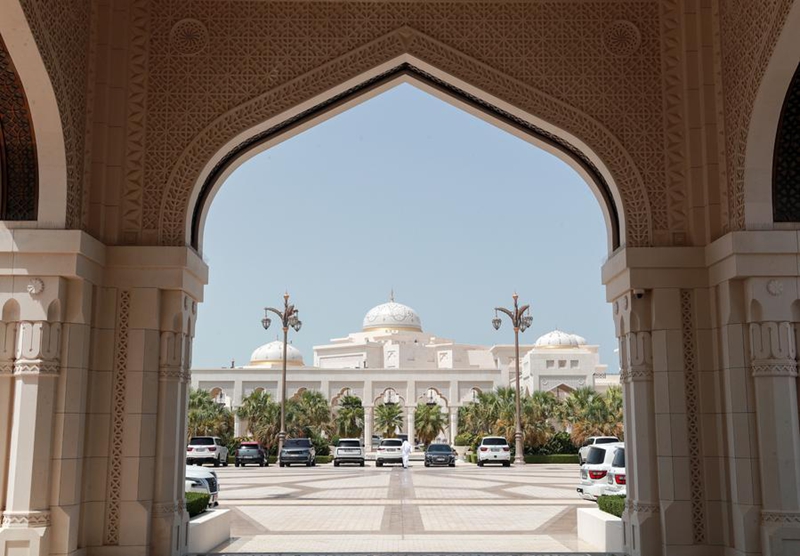Picha hii iliyopigwa Septemba 3, 2024 ikionyesha mwonekano wa ikulu ya rais, Abu Dhabi, Umoja wa Falme za Kiarabu. (Xinhua/Sui Xiankai)