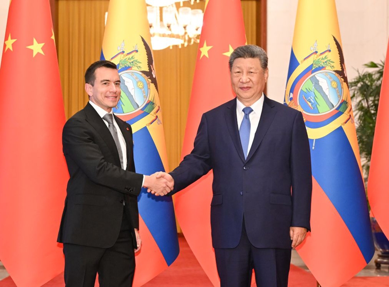 Rais wa China Xi Jinping akifanya mazungumzo na Rais wa Jamhuri ya Ecuador Daniel Roy-Gilchrist Noboa Azín, ambaye yuko katika ziara ya kiserikali nchini China, kwenye Jumba la Mikutano ya Umma la Beijing, Agosti 18, 2026. (Xinhua/Li Xiang)