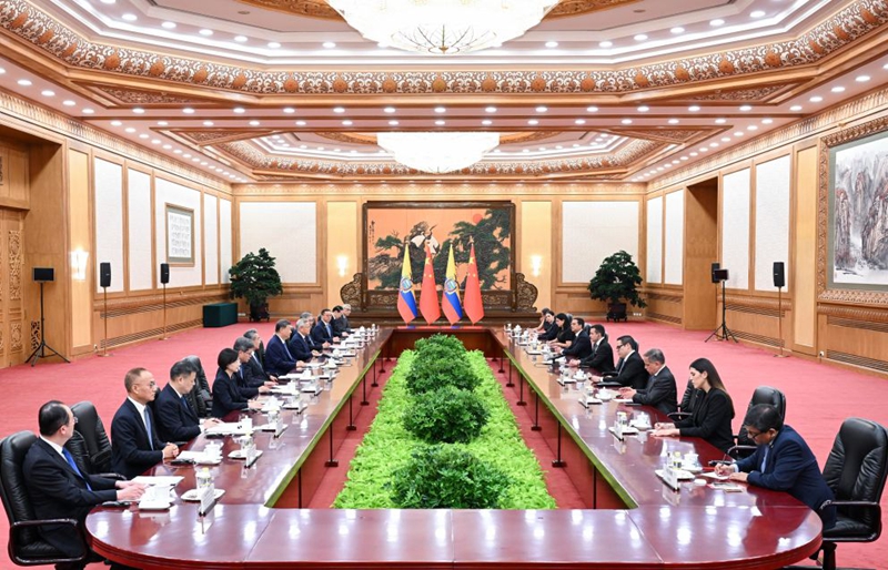 Rais wa China Xi Jinping akifanya mazungumzo na Rais wa Jamhuri ya Ecuador Daniel Roy-Gilchrist Noboa Azín, ambaye yuko katika ziara ya kiserikali nchini China, kwenye Jumba la Mikutano ya Umma la Beijing, Agosti 18, 2026. (Xinhua/Zhang Ling)