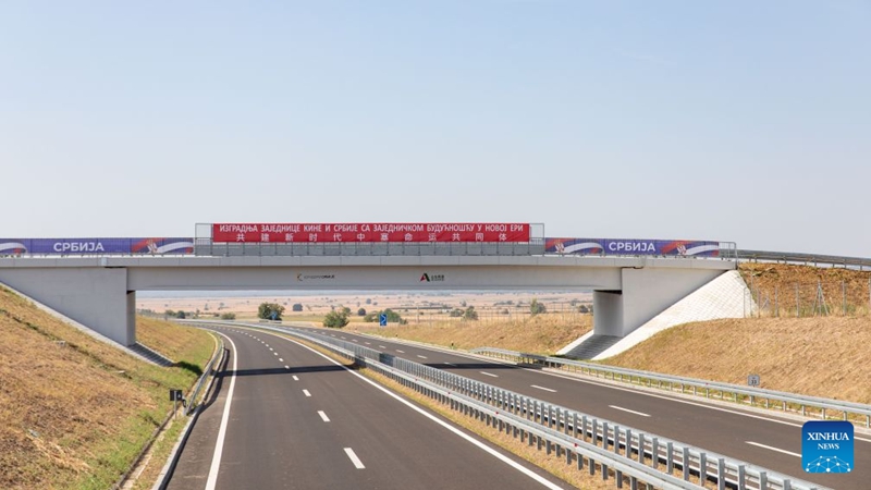 Picha hii iliyopigwa Agosti 30, 2026 ikionyesha mandhari ya barabara kuu ya Ushoroba wa Danube iliyojengwa na China, Pozarevac, Serbia. (Picha na Wang Wei/Xinhua)