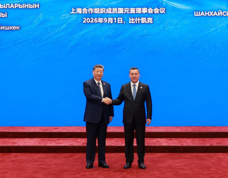 Rais wa China Xi Jinping akisalimiana na Rais wa Kyrgyz Sadyr Japarov huko Bishkek, Kyrgyzstan, Septemba 1, 2026. (Xinhua/Wang Ye)
