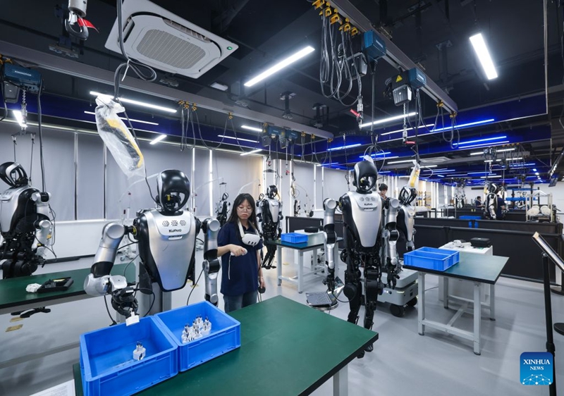 Kituo cha kuzifanyia mafunzo roboti za umbo la binadamu chafanya kazi katika Mji wa Cixi, Zhejiang, China