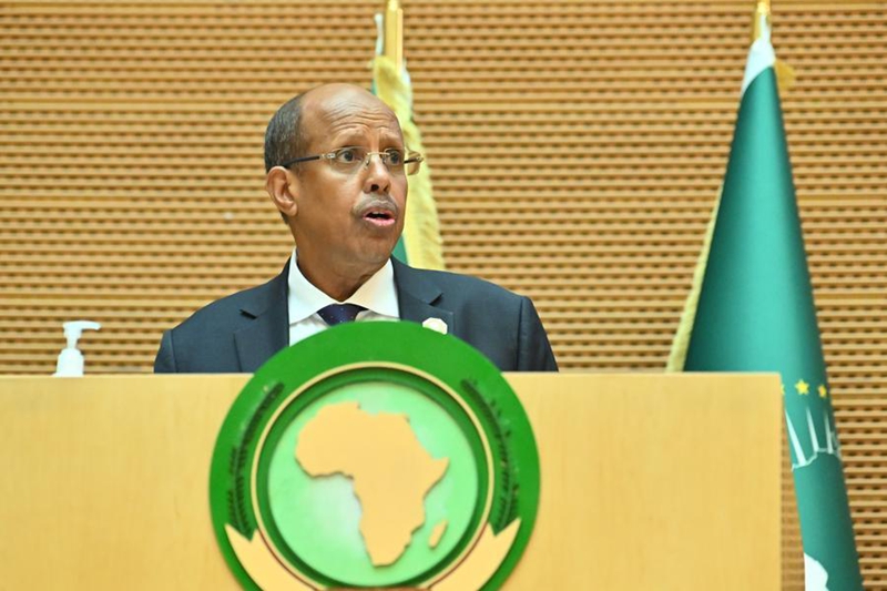 Mahmoud Ali Youssouf, mwenyekiti wa Kamisheni ya Umoja wa Afrika (AU), akihutubia Mkutano wa 49 wa Kawaida wa Baraza la Utendaji la AU, Addis Ababa, mji mkuu wa Ethiopia, Julai 28, 2026. (Kamisheni ya Uchumi ya Umoja wa Mataifa kwa Afrika/kupitia Xinhua)