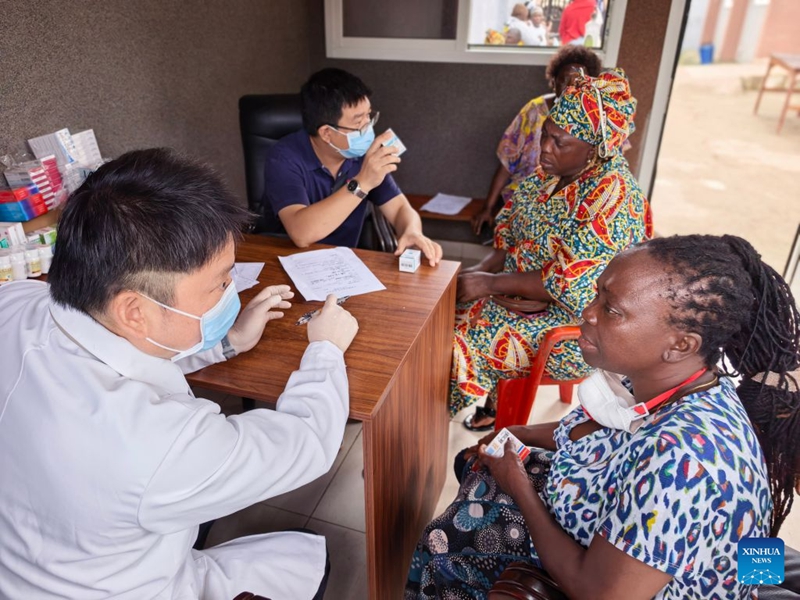 Timu ya matibabu ya China yatoa huduma za matibabu bila malipo nchini Sierra Leone