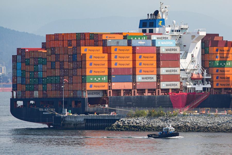 Meli ya makontena inaonekana ikiwa imemetia nanga kwenye bandari ya Vancouver, British Columbia, Canada, Agosti 25, 2026. (Picha na Liang Sen/Xinhua)