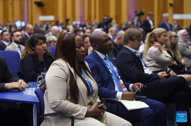 Watu wanahudhuria Mkutano Mkuu wa 70 wa Shirika la Kimataifa la Nishati ya Atomiki (IAEA) mjini Vienna, Austria, tarehe 14 Septemba 2026. (Xinhua/He Canling)