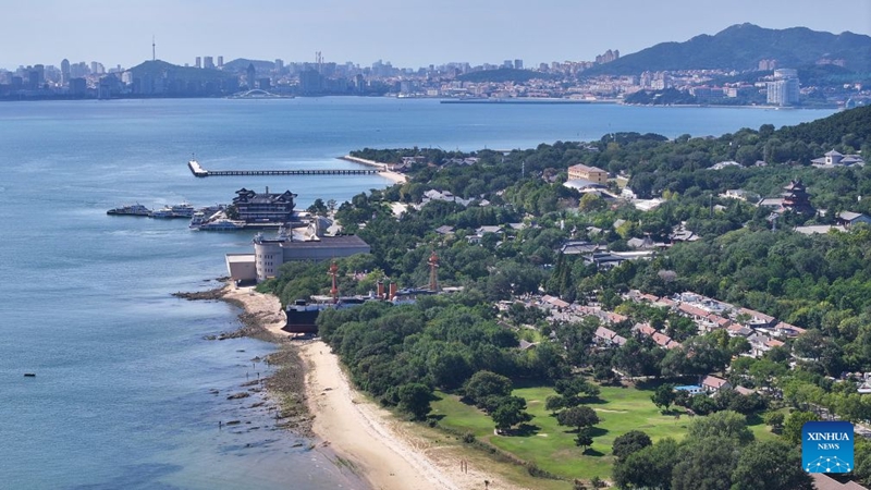 Picha iliyopigwa kwa droni kutoka angani Septemba 7, 2026 inaonyesha mwonekano wa Kisiwa cha Liugong la eneo la mji Weihai, Mkoani Shandong mashariki mwa China. (Xinhua/Zhu Zheng)