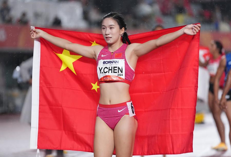 Chen Yujie wa China akishangilia baada ya fainali ya mbio za mita 200 kwa wanawake. (Xinhua/Jia Yuchen)