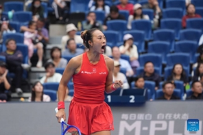 Mcheza tenisi wa China Zheng Qinwen afuzu kwa nusu fainali ya China Open