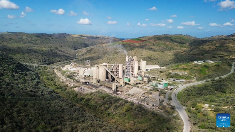 Picha iliyopigwa tarehe 18 Agosti 2026 ikionesha mandhari ya Kiwanda cha Saruji cha Simuma katika Jimbo la KwaZulu-Natal, Afrika Kusini. (Xinhua/Chen Wei)