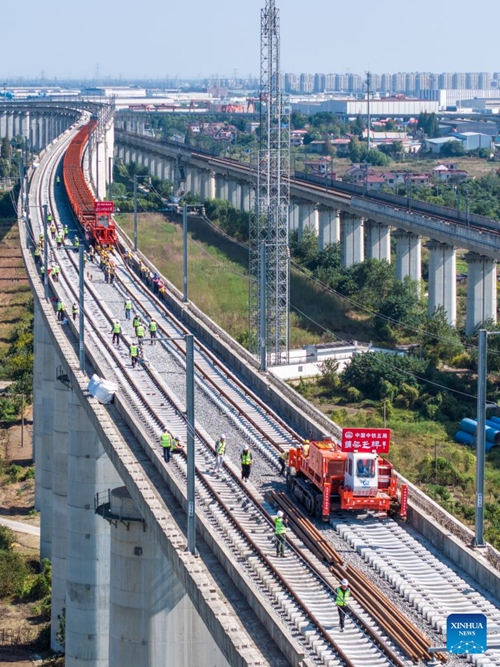 Utandazaji wa reli waanza kwenye reli ya mwendo-kasi ya Nantong-Ningbo mkoani Jiangsu, China