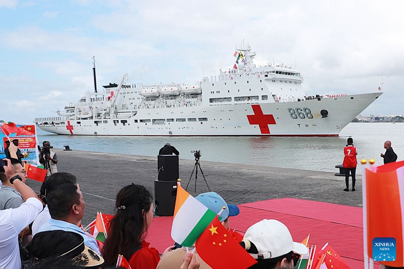 Meli ya hospitali ya ‘Baraka’ ya  Jeshi la Majini  la China, ikiwasili Abidjan, Cote d'Ivoire, tarehe 14 Oktoba 2026. (Picha na Yvan Sonh/Xinhua)