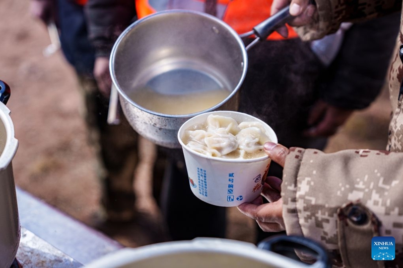 Mwendesha wa mgahawa aenda na kilo 1,500 za Jiaozi kuelelea Baqen, eneo lililokumbwa na tetemeko la ardhi