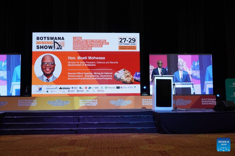 Waziri wa Nchi Ofisi ya Rais anayeshughulika na Ulinzi na Usalama wa Botswana Moeti Mohwasa akizungumza kwenye ufunguzi rasmi wa Maonesho ya Madini ya Botswana, Gaborone, Botswana, Oktoba 27, 2026. (Xinhua）