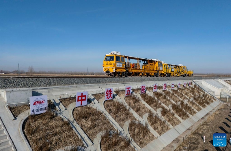 Utandazaji reli kwenye Daraja Kuu la Tongjiang mkoani Heilongjiang, China wakamilika