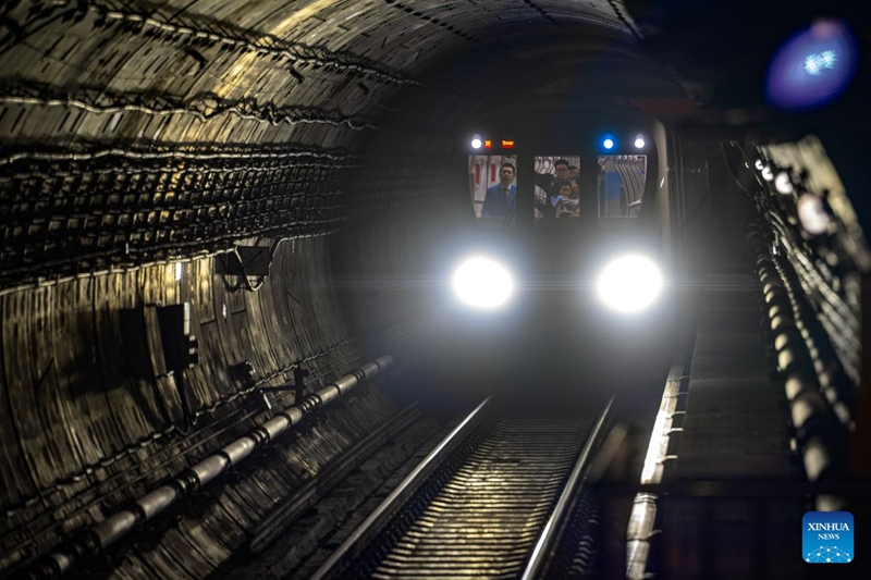 Laini ndefu zaidi ya China ya reli ya mzunguko ya metro yaanza kufanya kazi kikamilifu Wuhan