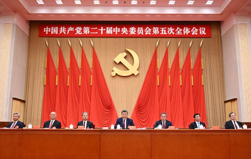 Xi Jinping, Li Qiang, Zhao Leji, Wang Huning, Cai Qi, Ding Xuexiang na Li Xi wakihudhuria kwenye Mkutano wa tano wa wajumbe wote wa Kamati Kuu ya 20 ya Chama cha Kikomunisti cha China (CPC) uliofanyika mjini Beijing. (Xinhua/Li Xiang)