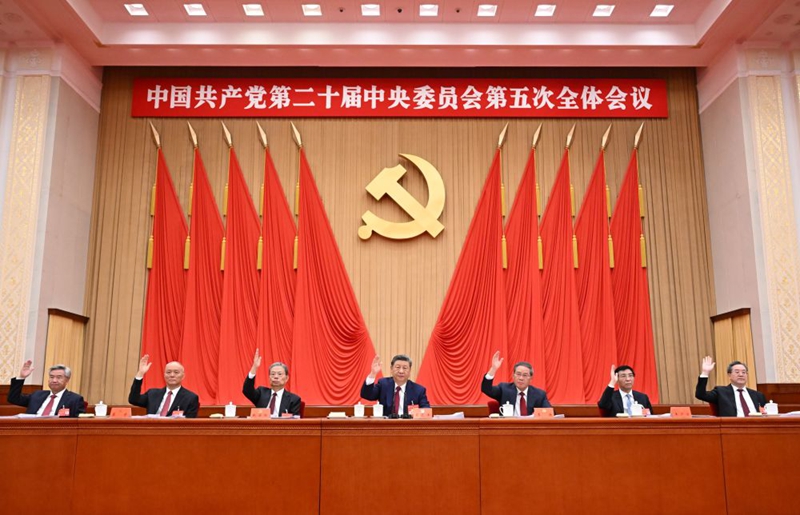 Xi Jinping, Li Qiang, Zhao Leji, Wang Huning, Cai Qi, Ding Xuexiang na Li Xi wakihudhuria Mkutano wa tano wa wajumbe wote wa Kamati Kuu ya 20 ya Chama cha Kikomunisti cha China (CPC) uliofanyika mjini Beijing. (Xinhua/Li Xiang)